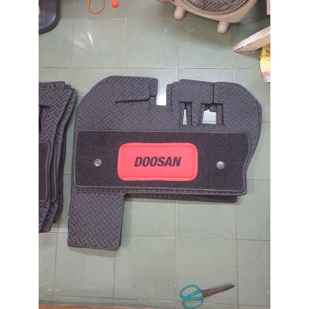 THẢM ĐỂ CHÂN MÁY DOOSAN DX55 DX140