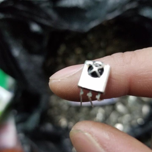 Mắt nhận sắt 3 chân - 50 con