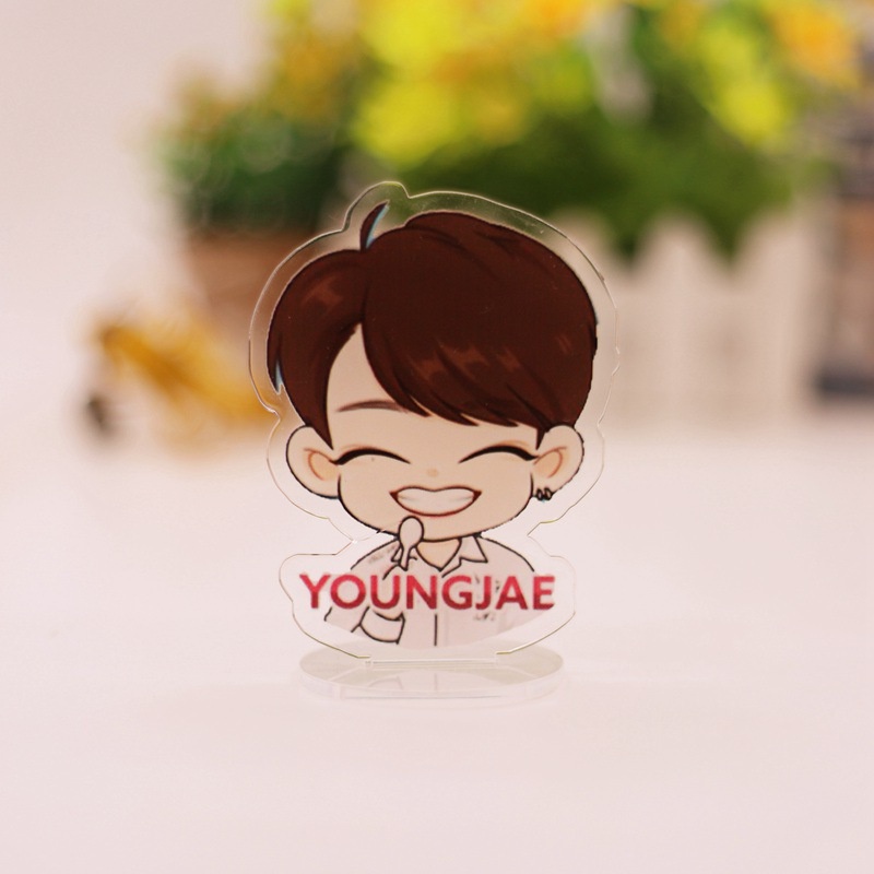 Bảng Hiệu Đứng Hai Mặt Bằng Acrylic In Hình Nhóm GOT7 Q Để Bàn Trang Trí