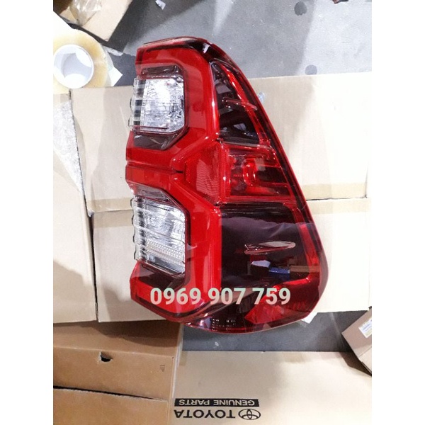 Đèn hậu led Toyota Hilux 2021-2022