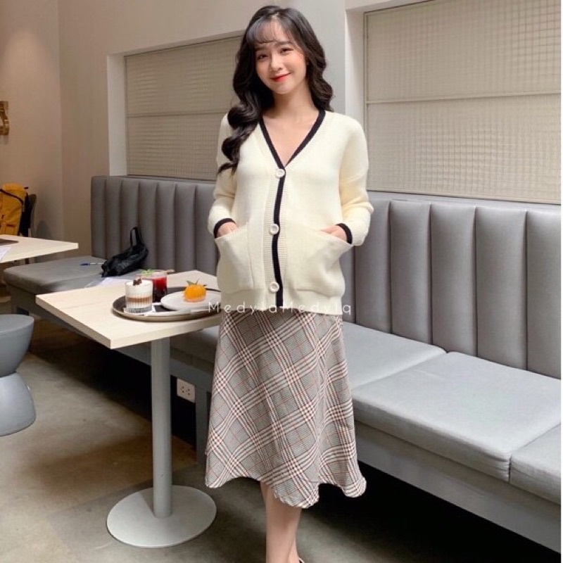 pass chân váy Tiin frsz + áo sơ mi cam đất Tiin size S( new 99%). Pass cv bầu Medyla size M, L newta