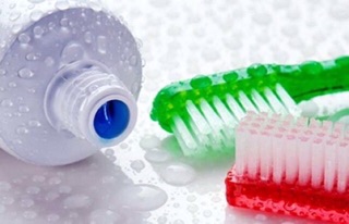 HỘP NẶN KEM ĐÁNH RĂNG TỰ ĐỘNG
