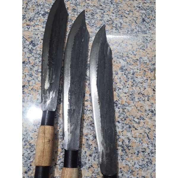 Dao chặt củi và  nhánh cây
