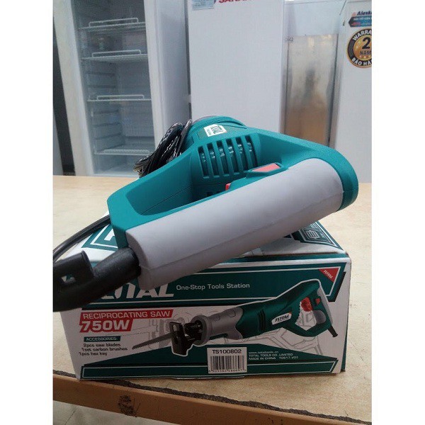 Máy cưa kiếm 750W Total