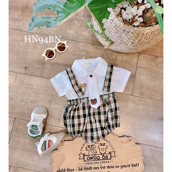 Bộ áo sơ mi trắng kèm yếm