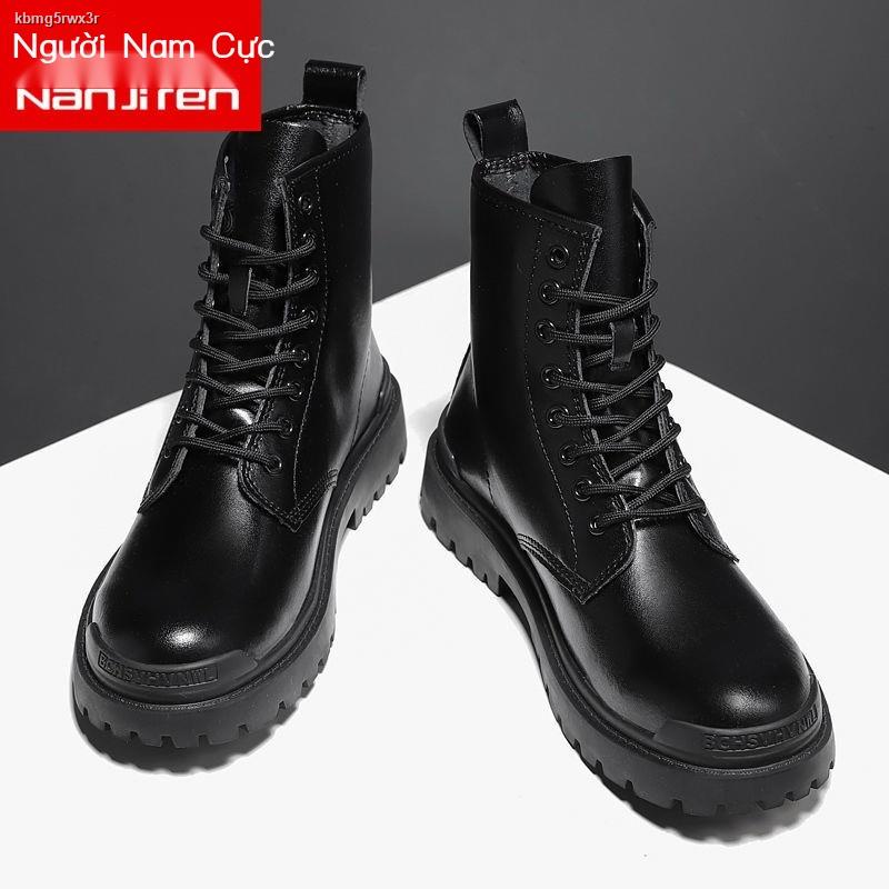 Đầu máy xe lửa ở Nam Cực Giàyrtin khởi động cho giới mùa thu và đông dụng cụ cao cấp màu đen giản dị của tăng