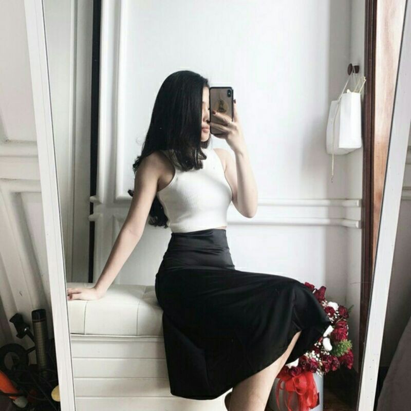 chân váy midi lụa đuôi cá hình tự chụp