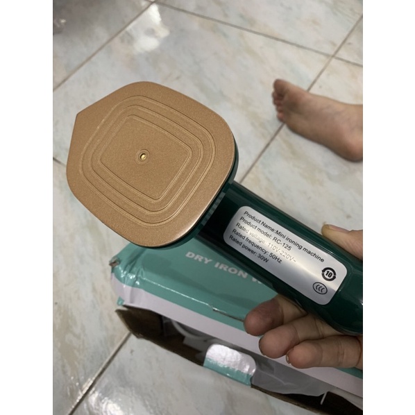 Bàn ủi hơi nước cầm tay 33W Màu Xanh