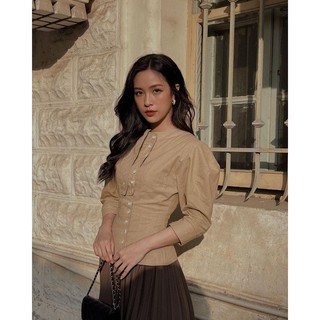 Set Pione Tông màu nâu đen với áo và chân váy toát lên thần thái ma mị khó cưỡng nhà MeDesign