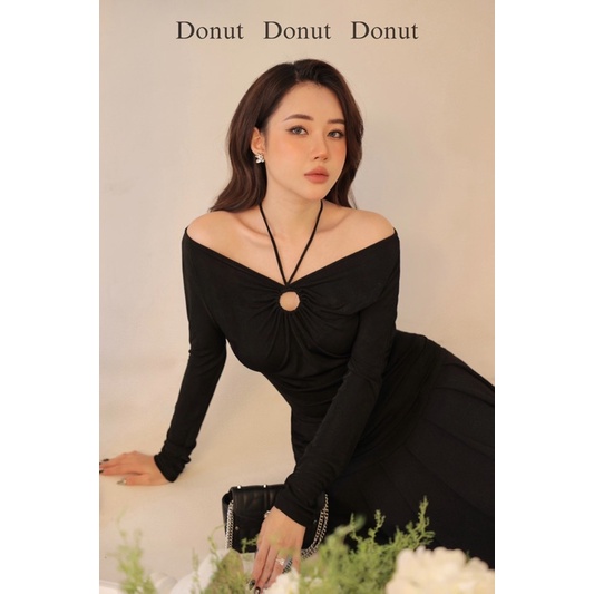 Áo nhún khuyên tròn dây cổ phối chân váy ly xước hàn