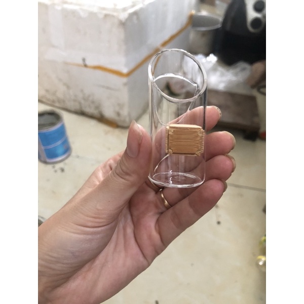 Cóng chống vẩy thuỷ tinh dành cho chim  mào choè than