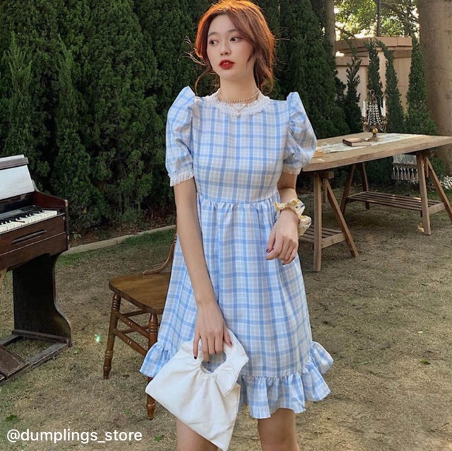 Váy kẻ xanh cổ bèo