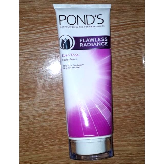 Sữa rửa mặt dưỡng trắng cao cấp Pond's Flawless White tuýp 100g