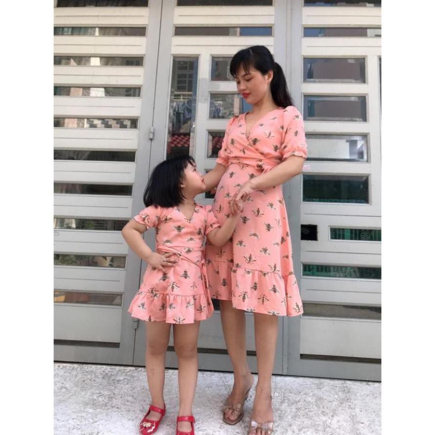 Set hoa nhí cổ V nữ tính đầm đôi mẹ và bé siêu xinh