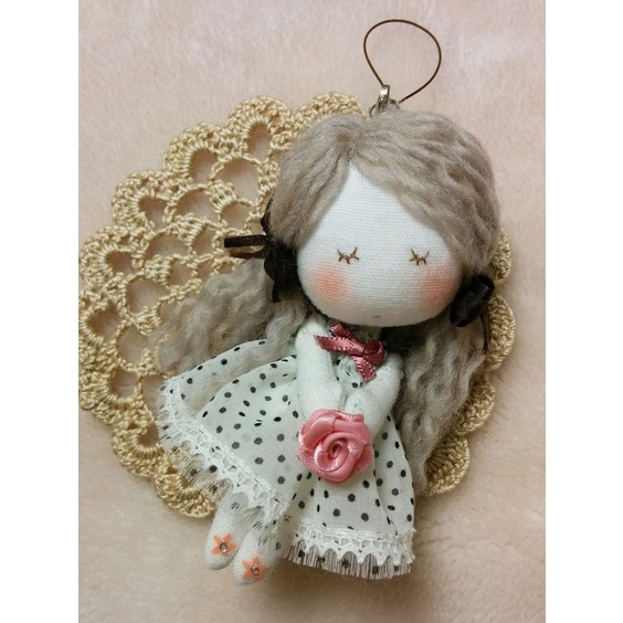 Kit nguyên liệu may búp bê mini treo túi sách- Diy tự làm búp bê đang yêu- MIE HANDMADE SHOP