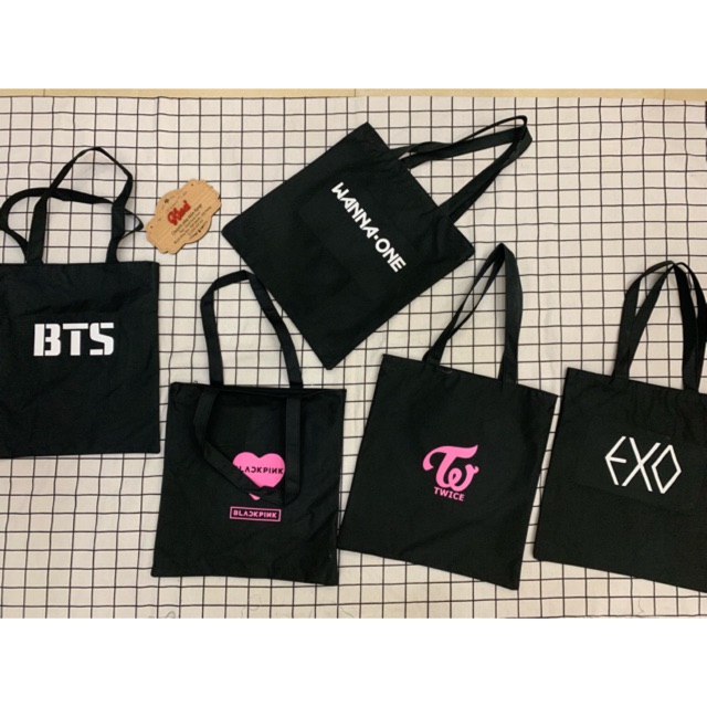 Túi Tote sành điệu Blackpink EXO BTS WANNA ONE TWICE (màu đen)