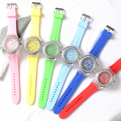 Đồng Hồ Geneva Có Đèn LED Phát Sáng Cho Nam Và Nữ
