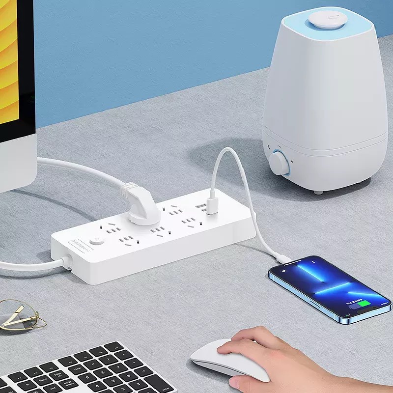 Ổ cắm điện thông minh Remax PC-6 hỗ trợ 3 USB và 6 phích cắm đa năng - công suất tải đến 2500W nút nguồn tắt mở