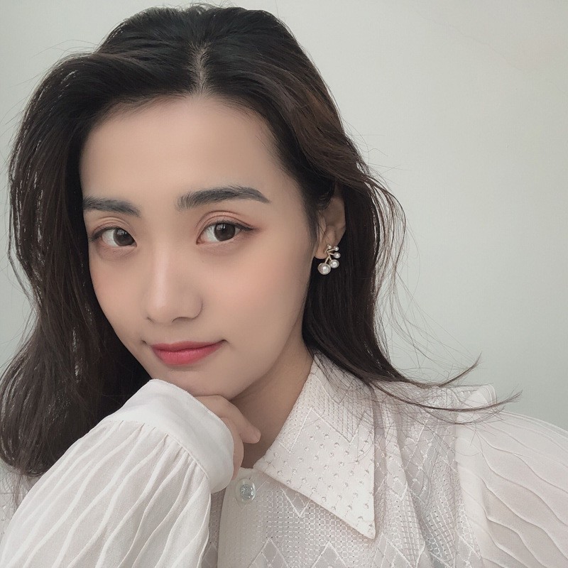 Bông tai hình ngọc trai nhân tạo tua tròn cánh hoa