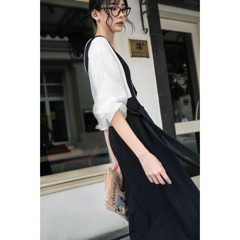 Váy yếm dáng dài nữ MADELEN nơ buộc màu đen năng động | BigBuy360 - bigbuy360.vn