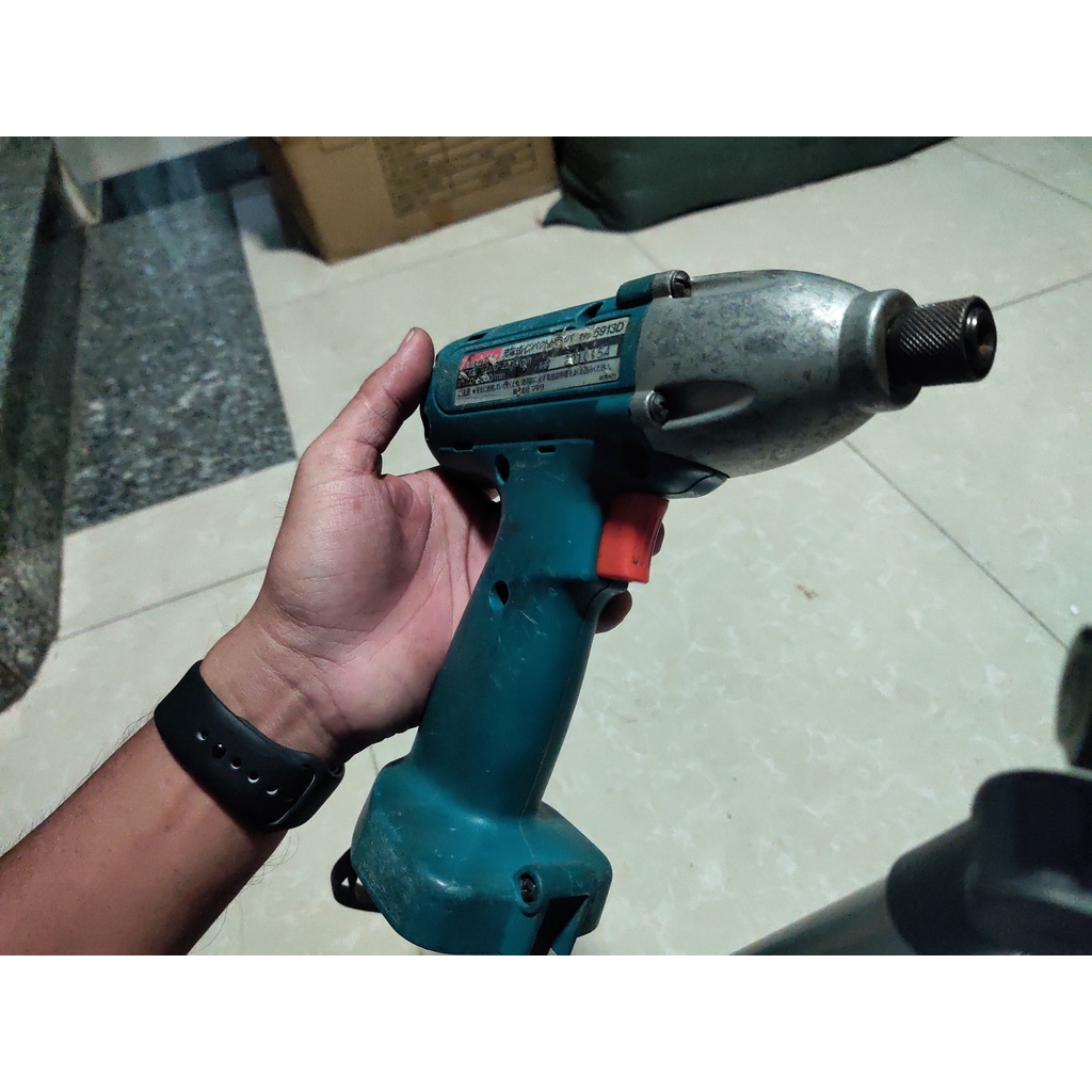 Máy bắn vít pin Nhật bãi MAKITA 6913D 12V