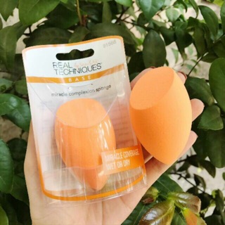 Mút Tán Kem Nền Real Techniques Base Miracle Complexion Sponge (Mẫu Mới)