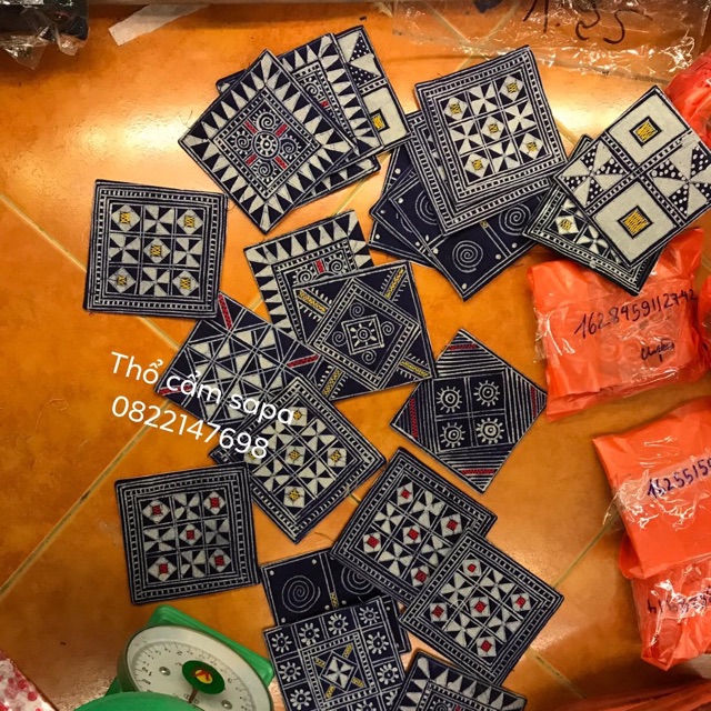 Lót ly thổ Cẩm
