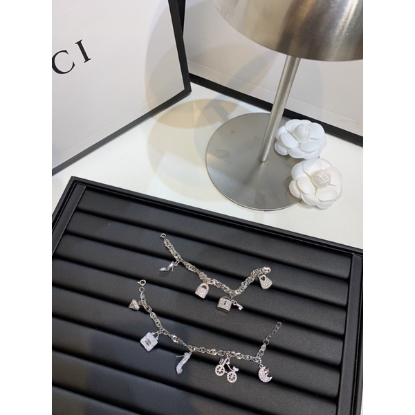 Vòng tay charm cho nữ thời trang cao cấp