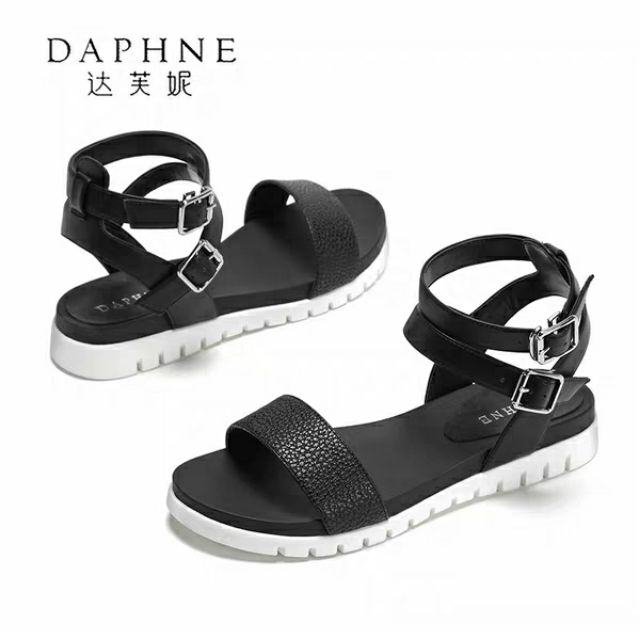 Sandal hãng Daphne