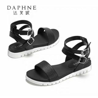 Sandal hãng Daphne