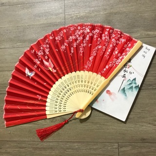 Quạt xếp ly nan tre dây tua rua sẵn yêu thích nhất
