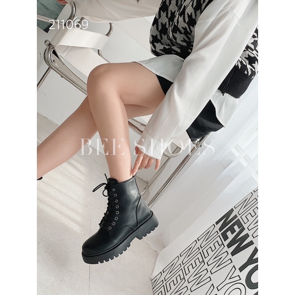BEESHOES - BOOT NỮ BUỘC DÂY DA MỀM MŨI TRÒN - BOOT NỮ CAO 3CM CÓ SẴN MÀU ĐEN - KEM 211069