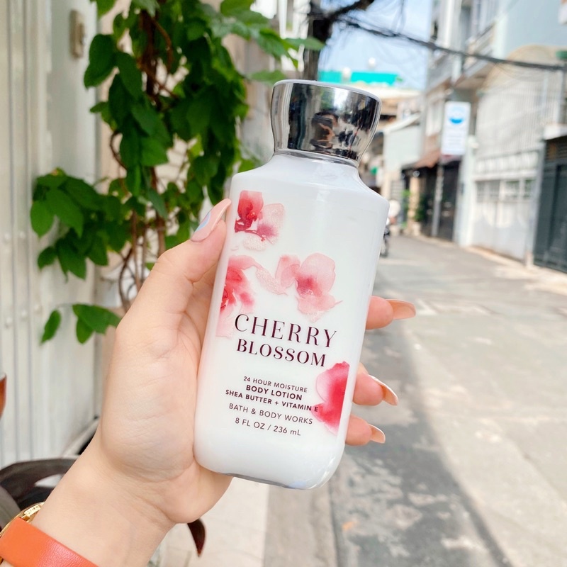 Sữa dưỡng thể hương hoa anh đào Bath & Body Works Cherry Blossom Body Lotion USA 236mL