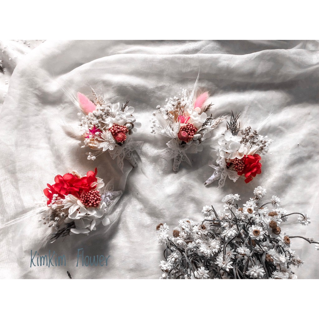 Hoa khô cài áo chú rể