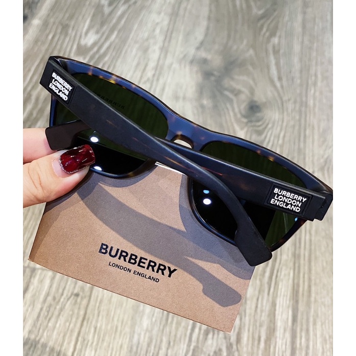 Mắt kính nam BURBERRY .