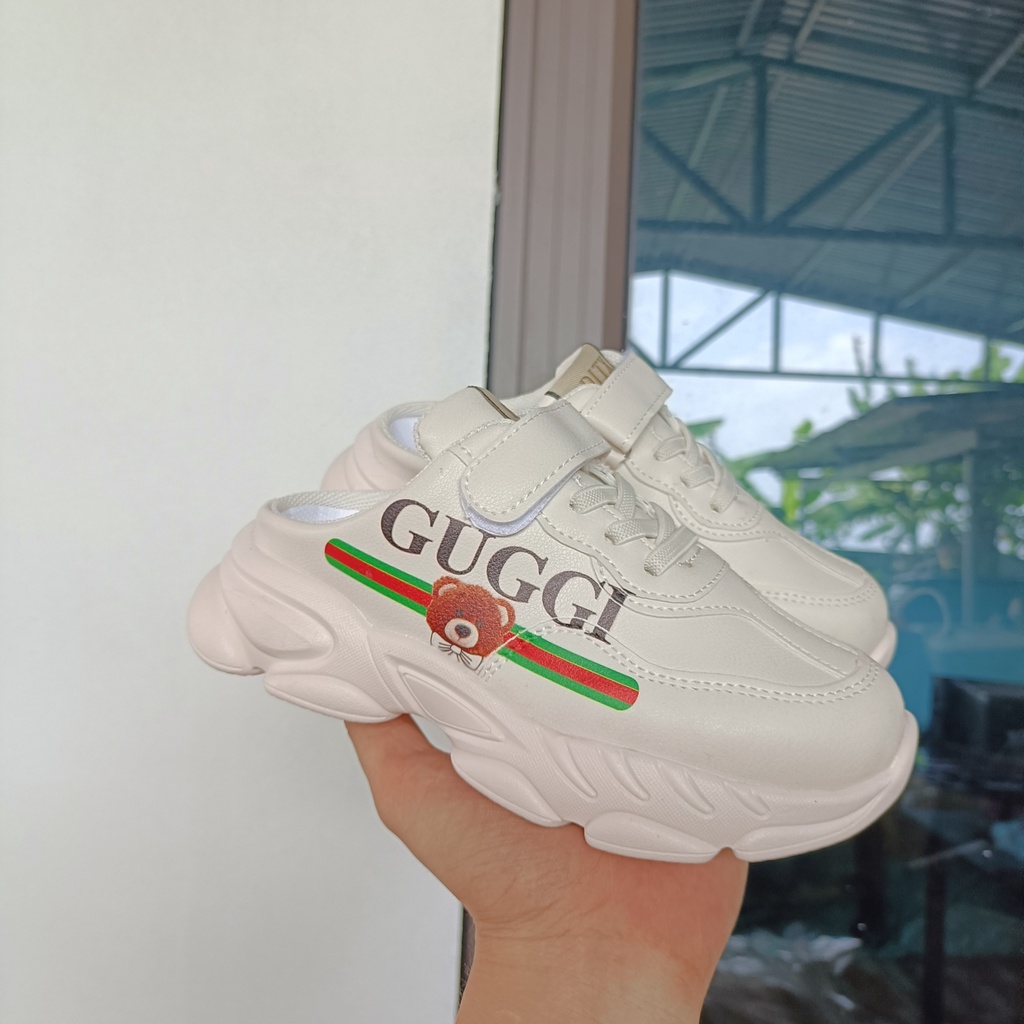 Giầy sục thể thao bé gái, bé trai - dép bít mũi siêu nhẹ cho bé êm chân đế chống trượt GC siêu hot V121 (sz26-sz35)