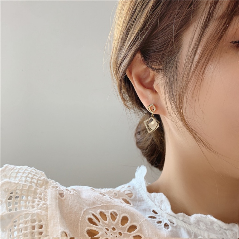 Khuyên Tai Hình Thoi Đính Đá Đơn Giản Cá Tính