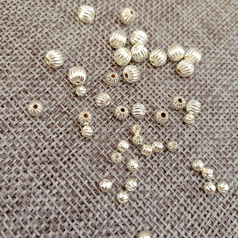 Bộ 10 Hạt Xâu Chuỗi Màu Bạc 3 / 4 / 5mm Nhiều Màu Sắc