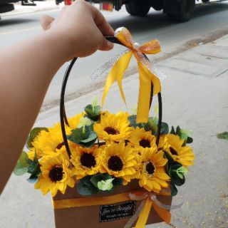 Giỏ hoa hướng dương 17 bông