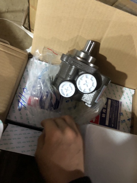 Sản phẩm gia đình làm: bơm trợ lực lái 4110 hoặc 4108 24R yù chai cao cấp lắp xe 7 tấn