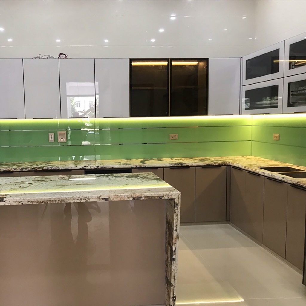 Sơn tráng gương trên kính, mika