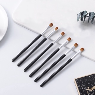 Cọ phấn mắt cán gỗ