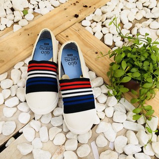 Giày slip on trắng 4 sọc màu