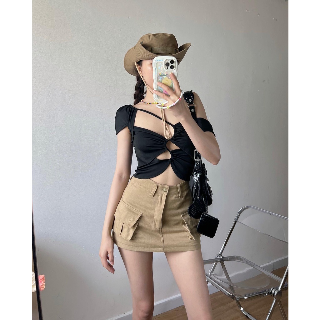 Áo thun crop cutout ngực ĐEN