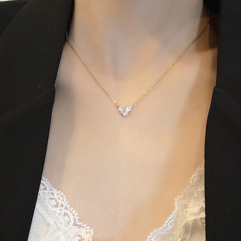 Dây chuyền trái tim đính 3 viên đá mẫu mới tại Trang Sức SG