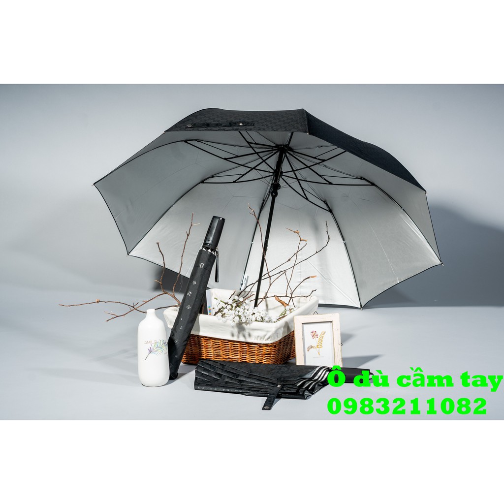 ô cầm tay, ô che mưa, ô gấp 2 hoa văn vuông phủ nhũ dánh cho chàng nam tính thể hiện đẳng cấp phái mạnh