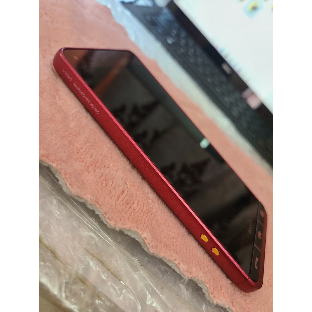 Điện thoại Kyocera Basio 3 KYV43 màu đỏ