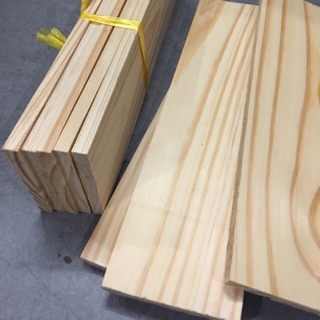 Combo 10 thanh gỗ đẹp làm kệ dài 25cm, rộng 9cm dày 1,4cm đã xử lý láng bề mặt