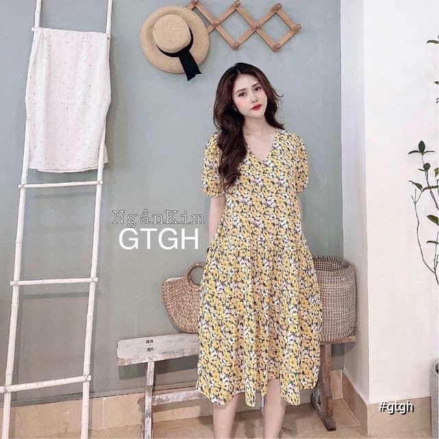 VÁY SUÔNG HOA VÀNG CỔ V