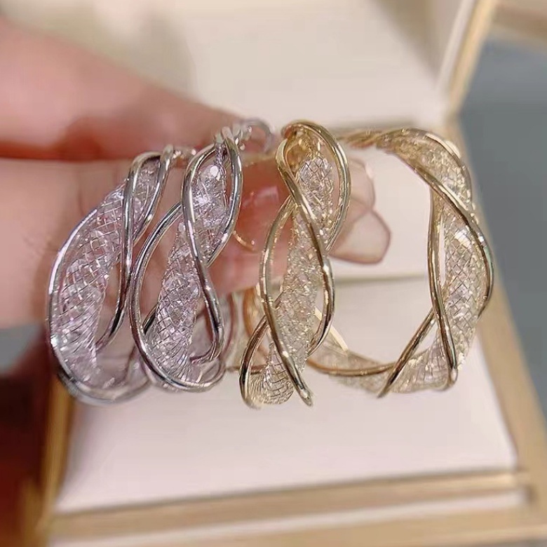 Khuyên Tai Tròn Rỗng Đính Đá Zircon Cao Cấp Sang Trọng